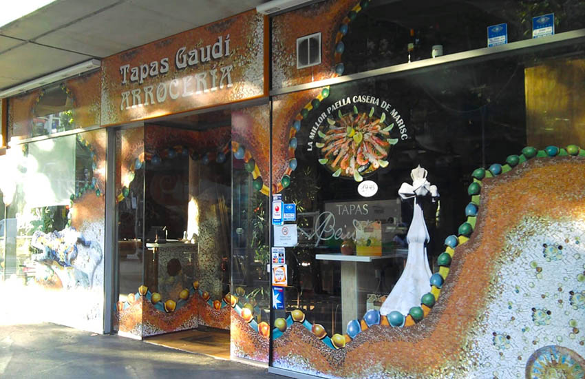 arroceria tapas gaudi rotulos sanmiguel impresiones de gran formato en escaparate y rotulo de un restaurante de plaza españa